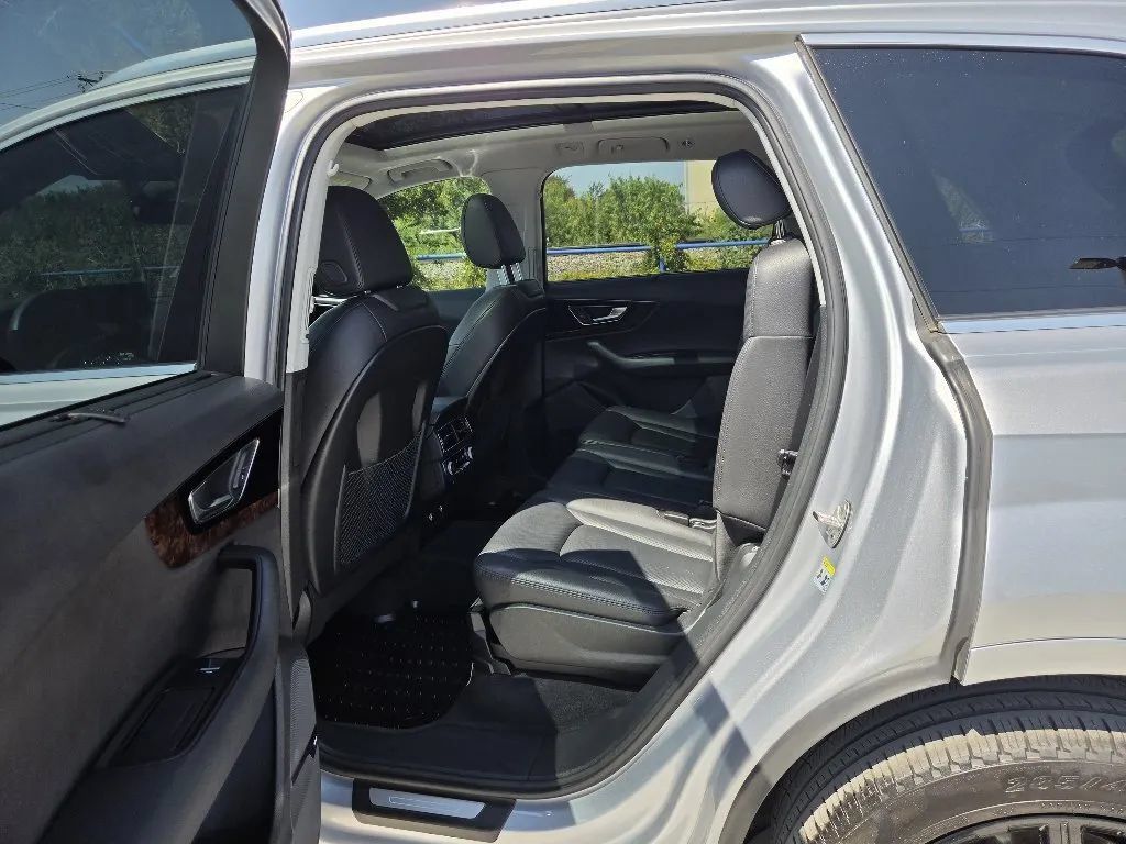 Used 2018 Audi Q7 3.0T Prestige w/ Prestige Package AWD/4WD image 19