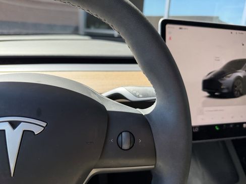 Used 2024 Tesla Model Y Long Range image 30