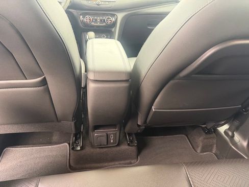 Used 2023 Buick Encore GX Essence w/ Experience Buick Package FWD image 21