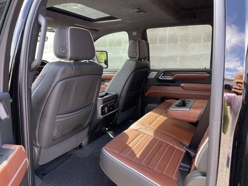 Used 2025 GMC Sierra 3500 Denali Ultimate AWD/4WD image 11
