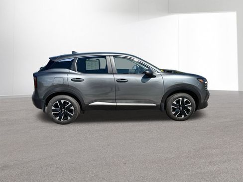 Used 2025 Nissan Kicks SV AWD/4WD image 27