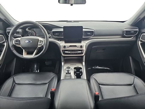 Used 2021 Ford Explorer XLT w/ Equipment Group 202A image 9