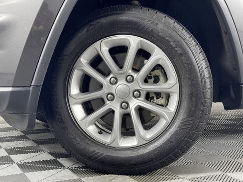 Used 2021 Jeep Grand Cherokee Laredo image 6