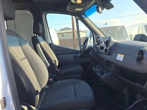 Used 2025 Mercedes-Benz Sprinter 2500 image 10