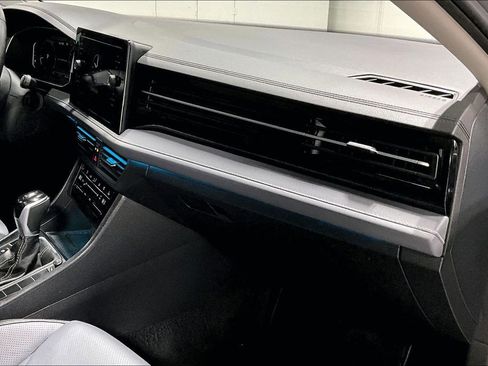 Used 2025 Volkswagen Jetta SEL image 19