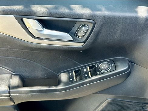 Used 2021 Ford Escape SE image 18