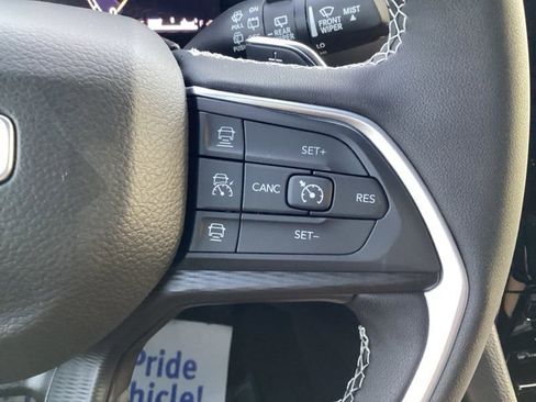 New 2025 Jeep Grand Cherokee Laredo X w/ Luxury Tech Group I image 34