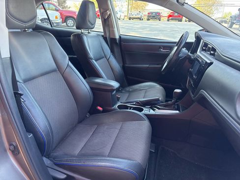 Used 2017 Toyota Corolla SE image 12