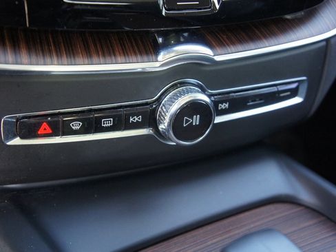 Certified 2024 Volvo XC60 B5 Plus w/ Climate Package image 21