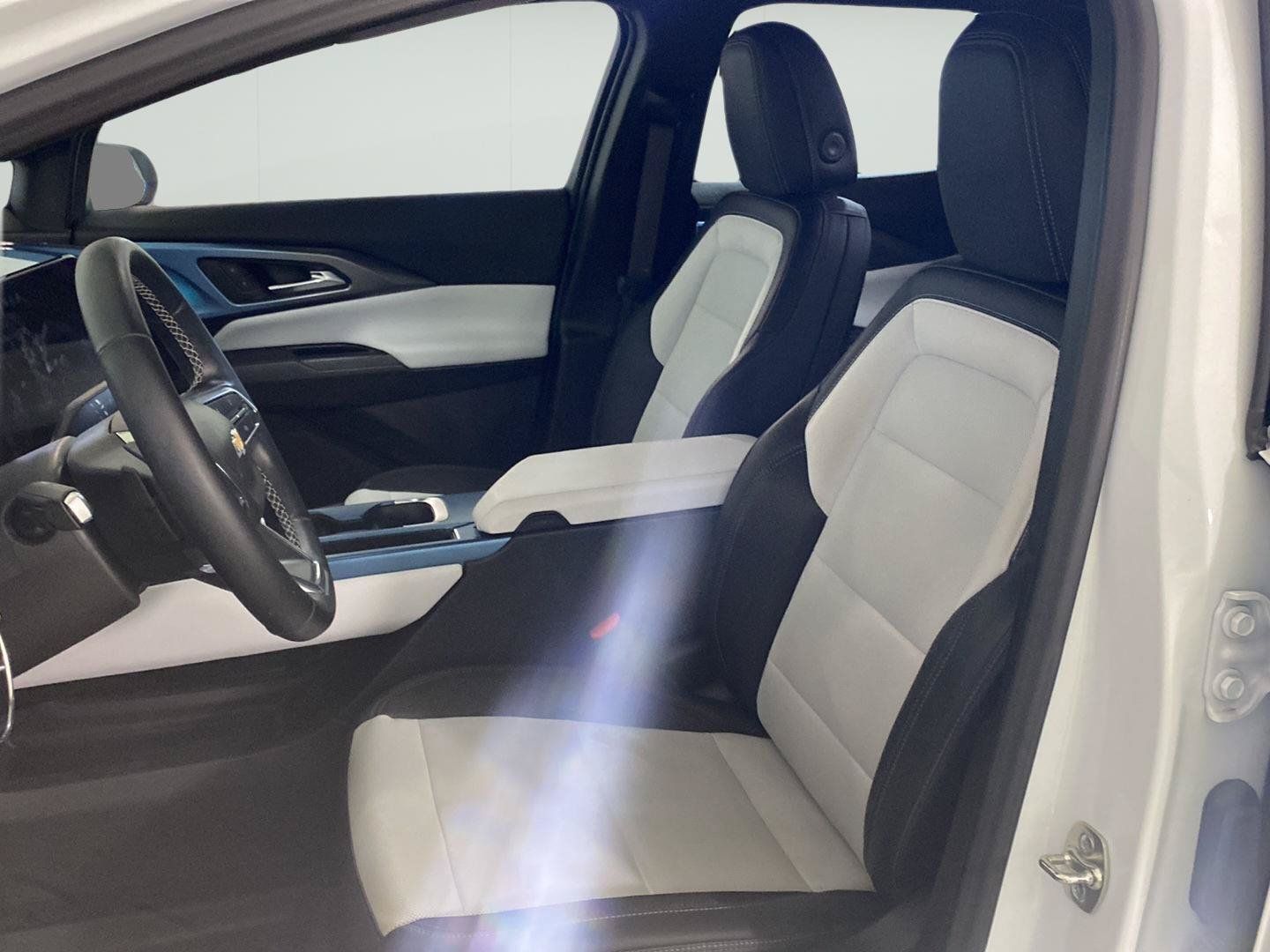 Used 2024 Chevrolet Equinox EV LT FWD image 14