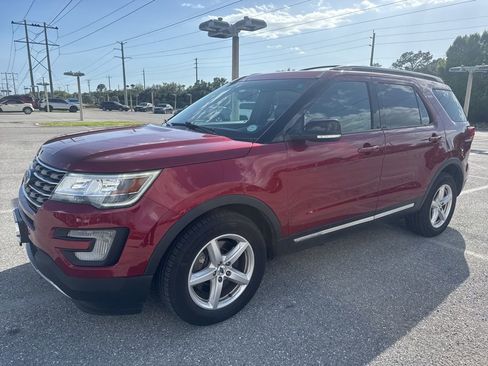 Used 2016 Ford Explorer XLT w/ Equipment Group 202A image 23