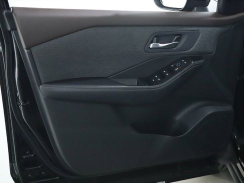 Used 2023 Nissan Rogue SV image 15