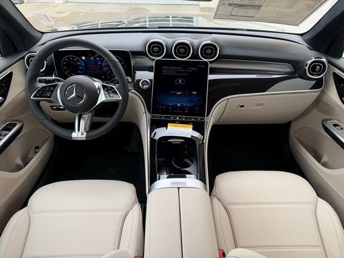 Used 2026 Mercedes-Benz GLC 300 4MATIC image 12