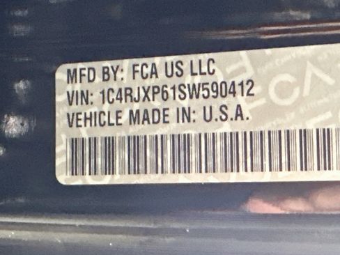 Used 2025 Jeep Wrangler Unlimited Sahara AWD/4WD image 12