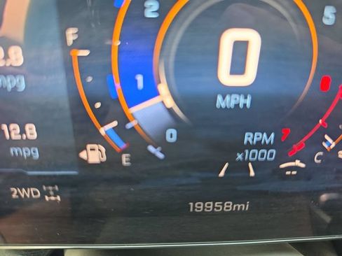 Used 2025 Chevrolet Suburban High Country AWD/4WD image 11