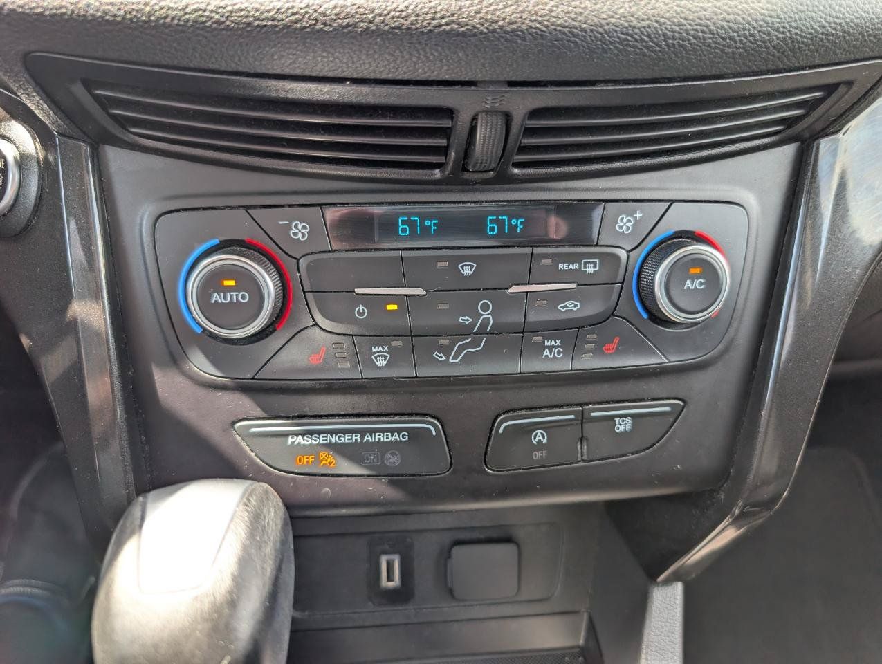 Used 2017 Ford Escape Titanium AWD/4WD image 30
