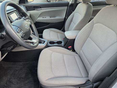 Used 2019 Hyundai Elantra SE FWD image 20