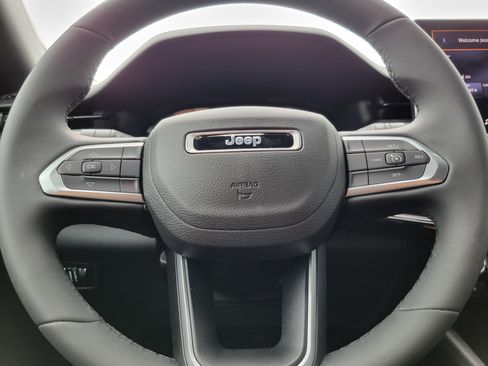 Used 2022 Jeep Compass Latitude AWD/4WD image 8