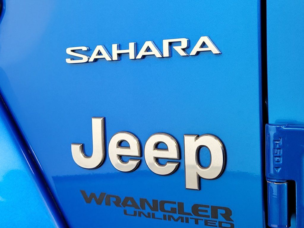 Used 2022 Jeep Wrangler Unlimited Sahara w/ LED Lighting Group AWD/4WD image 8