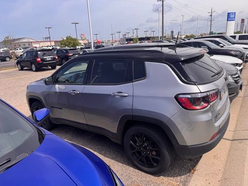 Used 2023 Jeep Compass Latitude AWD/4WD image 7