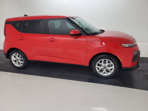 Used 2020 Kia Soul S FWD image 11