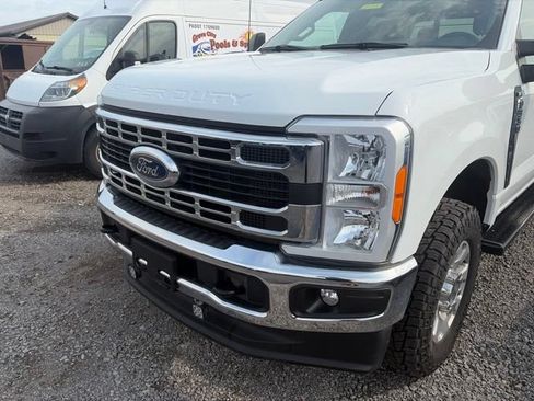 Used 2023 Ford F350 XLT w/ FX4 Off-Road Package AWD/4WD image 2