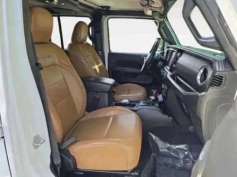 Used 2022 Jeep Wrangler Unlimited Sahara w/ Cold Weather Group image 15