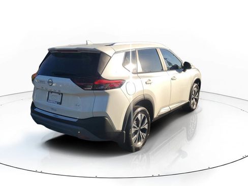 Used 2023 Nissan Rogue SV w/ SV Premium B Package image 2