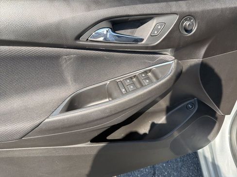 Used 2017 Chevrolet Cruze LT w/ Convenience Package image 13