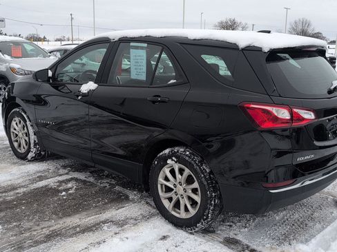 Used 2018 Chevrolet Equinox LS image 3