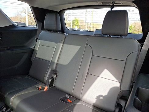 Used 2020 Chevrolet Traverse LT w/ LT Premium Package image 9
