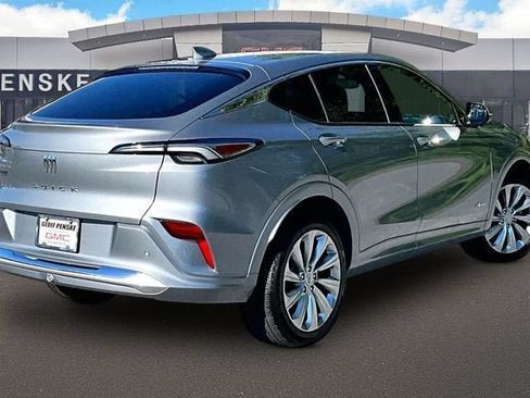 Used 2025 Buick Envista Avenir FWD image 2