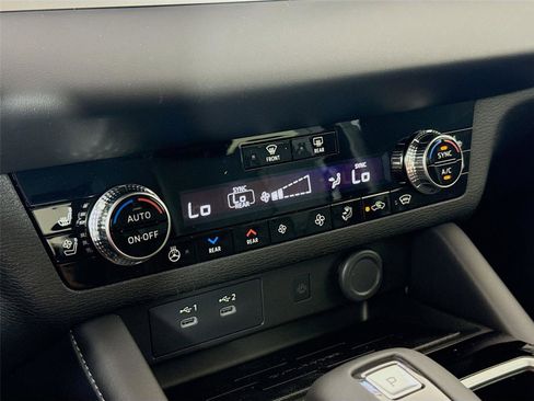 New 2026 Mitsubishi Outlander SEL image 14