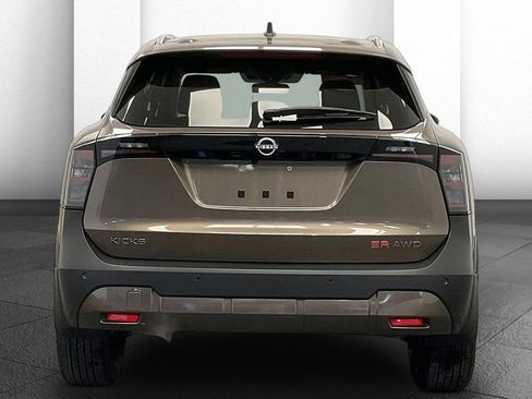Certified 2025 Nissan Kicks SR image 3
