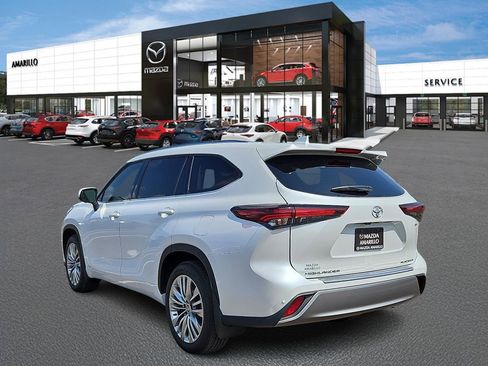 Used 2026 Toyota Highlander Platinum AWD/4WD image 2