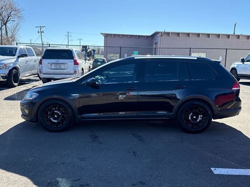 Used 2019 Volkswagen Golf Alltrack S image 4