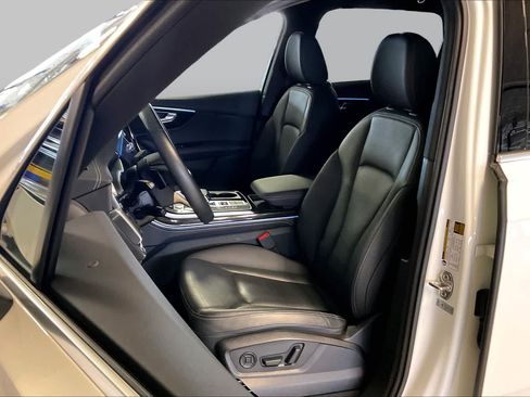 Used 2025 Audi Q7 3.0T Premium Plus AWD/4WD image 8
