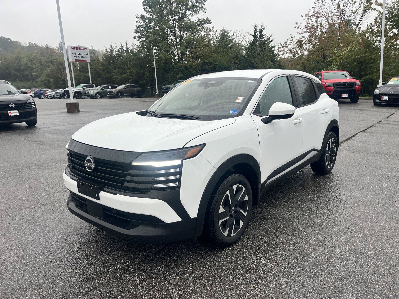 Certified 2025 Nissan Kicks SV AWD/4WD image 3