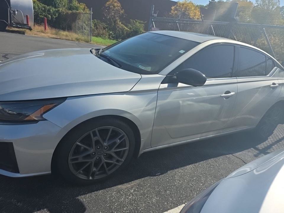 Certified 2023 Nissan Altima 2.0 SR FWD image 3