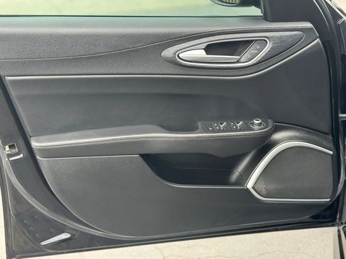 Used 2019 Alfa Romeo Giulia w/ Nero Edizione RWD image 25