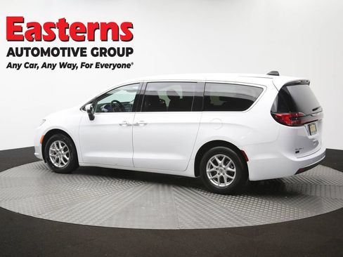 Used 2023 Chrysler Pacifica Touring-L FWD image 63