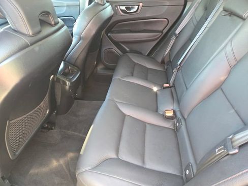 Used 2022 Volvo XC60 B5 Momentum AWD/4WD image 9