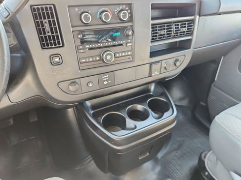 Used 2015 Chevrolet Express 2500 RWD image 30