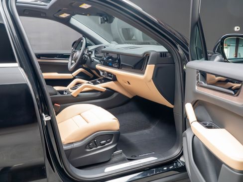New 2026 Porsche Cayenne AWD/4WD image 32