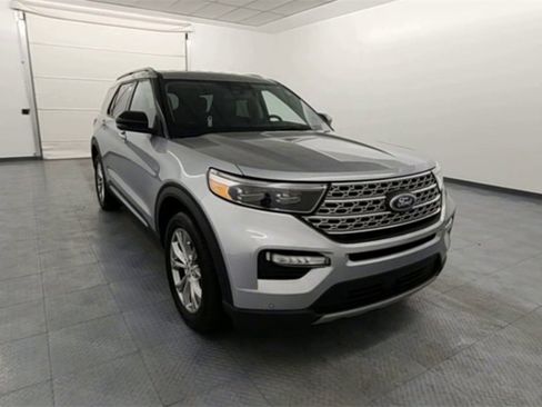 Used 2022 Ford Explorer Limited w/ Equipment Group 301A image 2