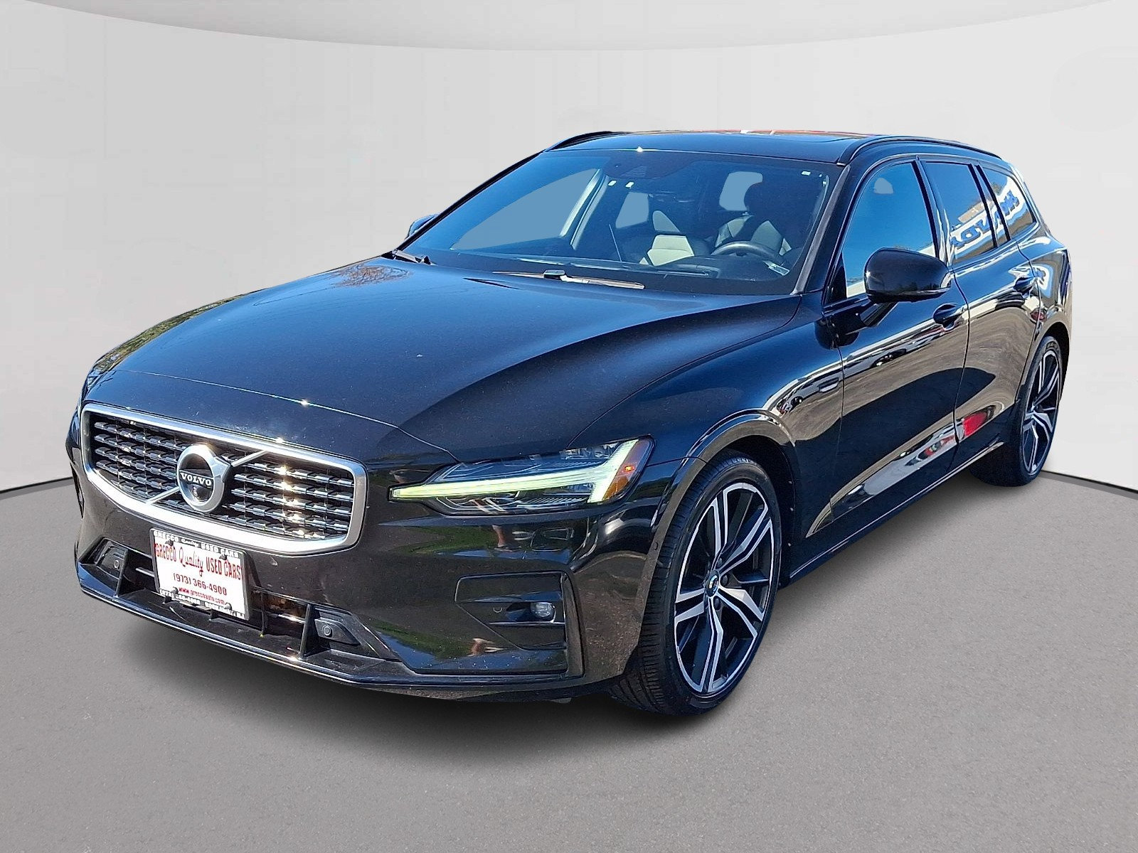 Used 2020 Volvo V60 T6 R-Design FWD image 4