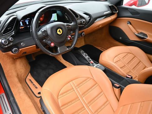 Used 2018 Ferrari 488 GTB RWD image 4