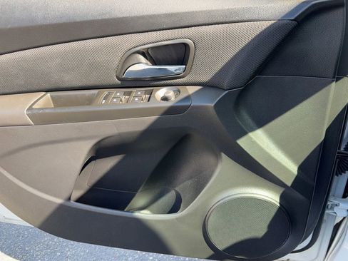 Used 2014 Chevrolet Cruze LTZ image 14