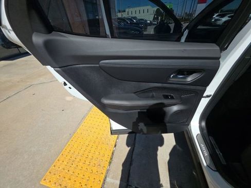 Used 2023 Nissan Ariya AWD image 23