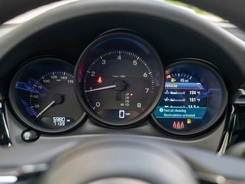 Used 2025 Porsche Macan image 14